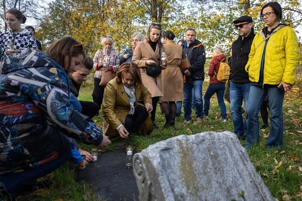 Rzeszowianie zapalili Światło Pamięci na żydowskich cmentarzach