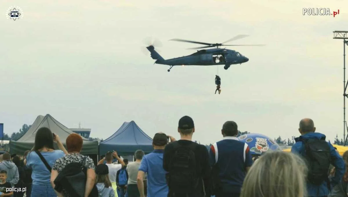 Policyjny Black Hawk na Pokazach Lotniczych w Mielcu [ZDJĘCIA-FILM] - Zdjęcie główne