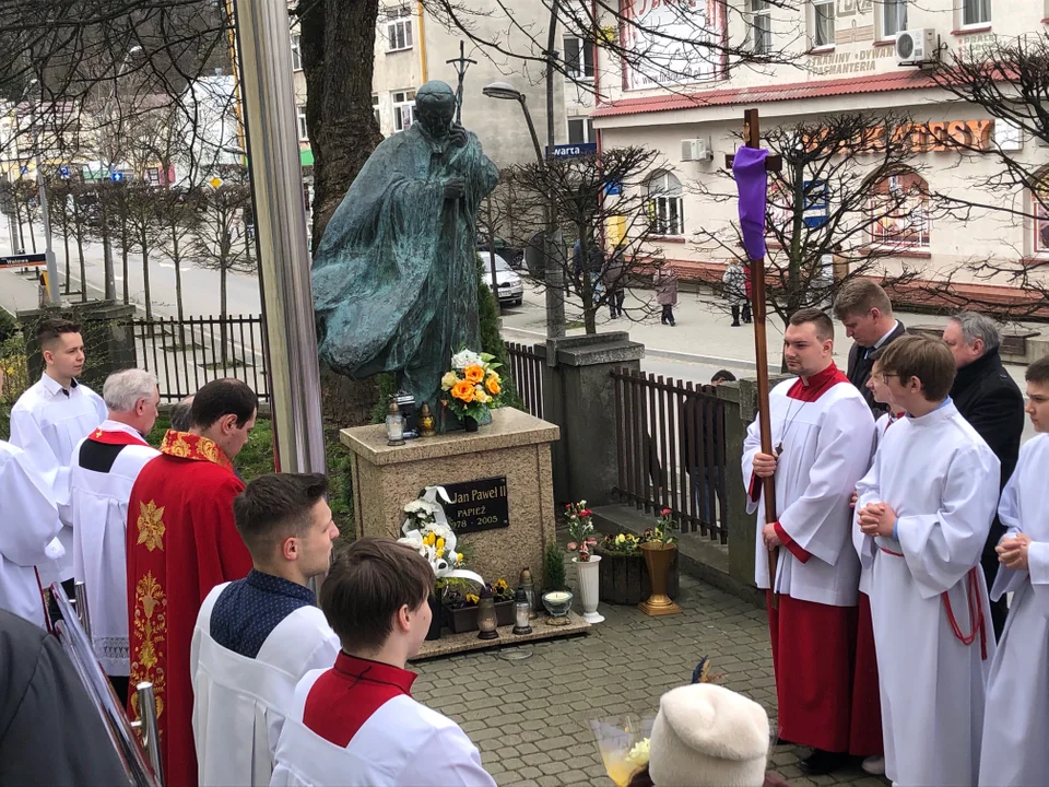 Modlitwa za Ojczyznę pod pomnikiem św. Jana Pawła II