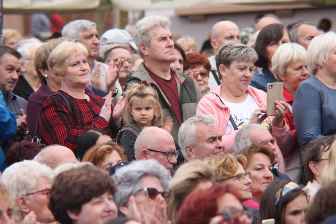 Seniorzy otrzymali klucze do miasta. Koncert Eleni rozpoczął Senioralia 2022