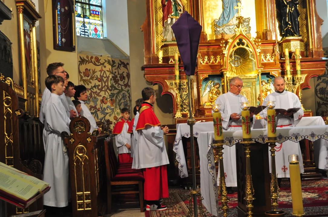 Parafianie w Przecławiu świętowali z pięknymi palmami własnego wykonania