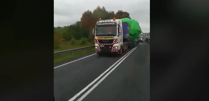 Utrudnienia na drodze krajowej nr 9. Ciężki sprzęt jedzie przez Nową Dębę. Jutro przejechać ma przez Kolbuszową [WIDEO - ZDJĘCIA] - Zdjęcie główne