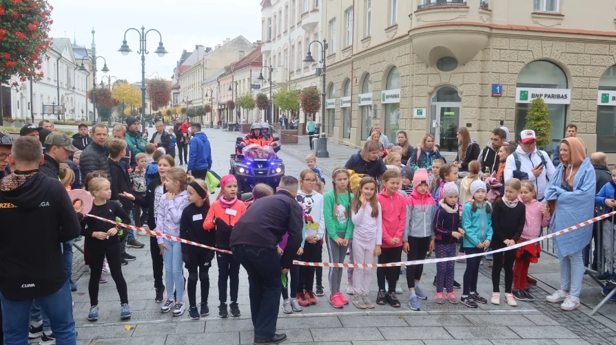 Biegi młodzieżowe 2022 w Rzeszowie. Mnóstwo uczestników [ZDJĘCIA, WIDEO]