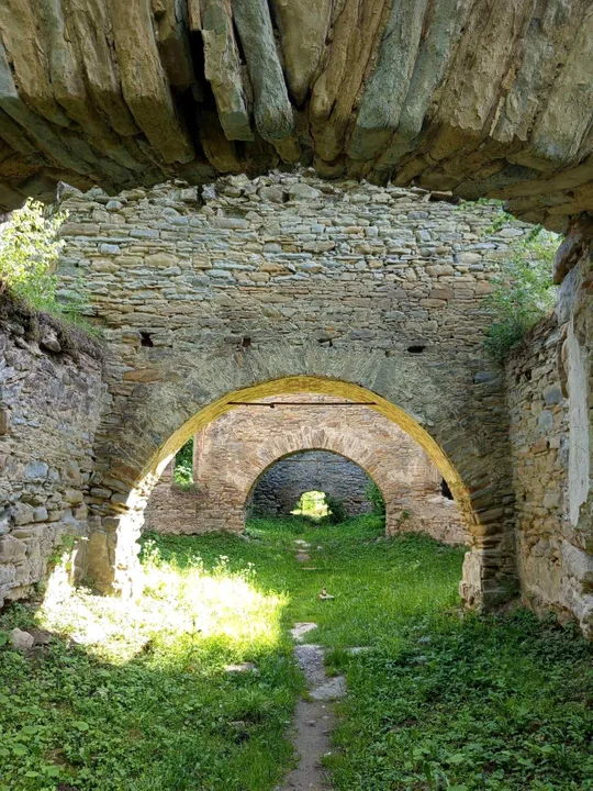 Berezka ruiny cerkwi i stary cmentarz