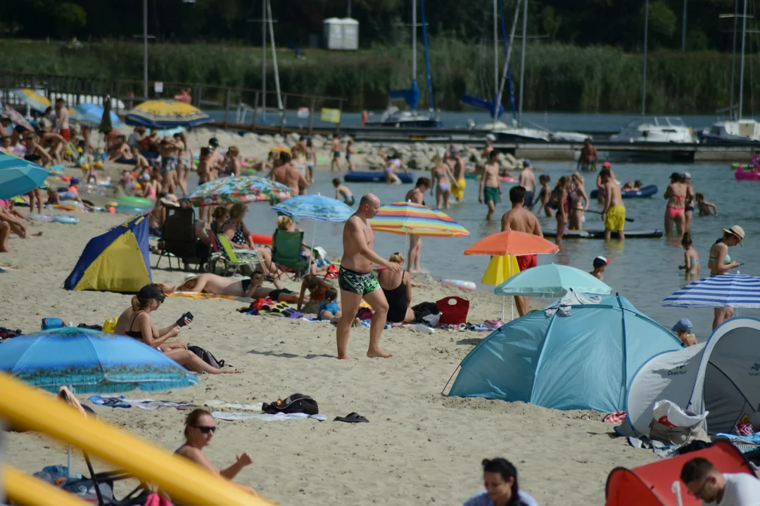 Tłumy nad Jeziorem Tarnobrzeskim - zobacz zdjęcia z sobotniego plażowania