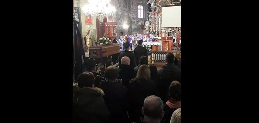Tłumy wiernych żegnało zmarłego ks. Andrzeja Tokarza [ZDJĘCIA] - Zdjęcie główne