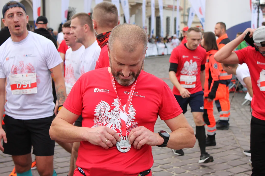 10. PKO Bieg Niepodległości. Szczęśliwi biegacze na mecie