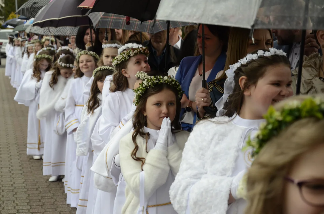 Pierwsza Komunia Święta w parafii pw. św. Brata Alberta w Kolbuszowej. Wyjątkowy dzień pełen radości i wiary [ZDJĘCIA] - Zdjęcie główne