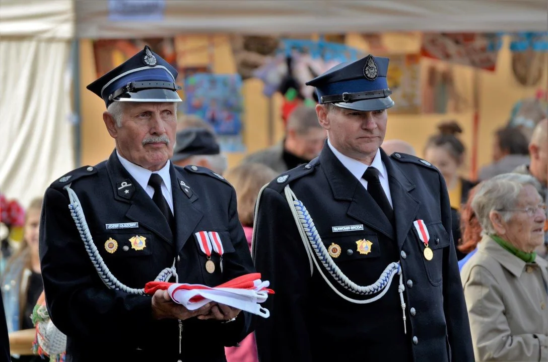 Druhowie z OSP Bukowiec świętowali 60-lecie działalności. Wręczono medale i odznaczenia [ZDJĘCIA - LISTA NAZWISK] - Zdjęcie główne