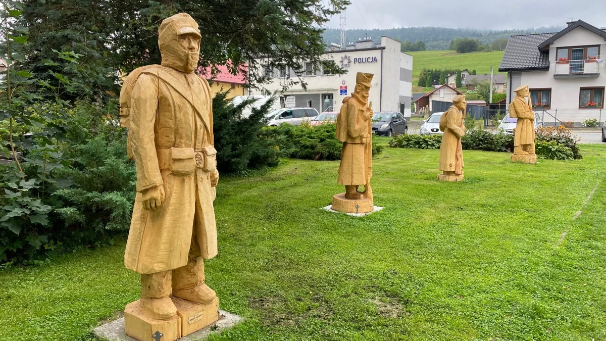 Monumentalne rzeźby żołnierzy w Baligrodzie. To dobra lekcja historii [ZDJĘCIA, WIDEO] - Zdjęcie główne