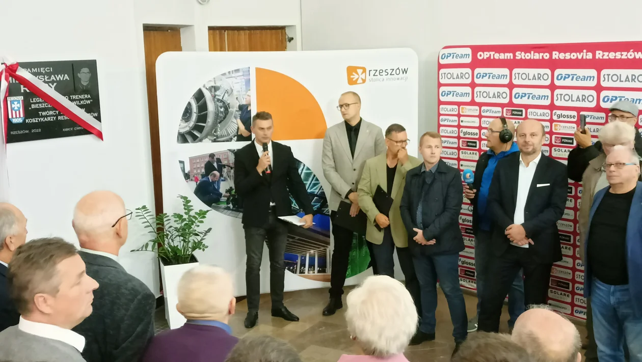 Uroczystość nadania hali ROSiR imienia Mieczysława Raby