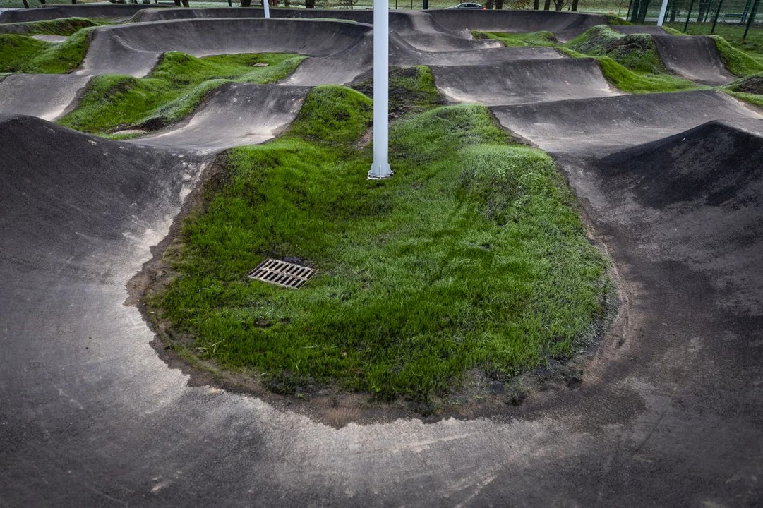 Powstał pumptrack na rzeszowskich Bulwarach, wyremontowano też dirt park przy Hali Podpromie.