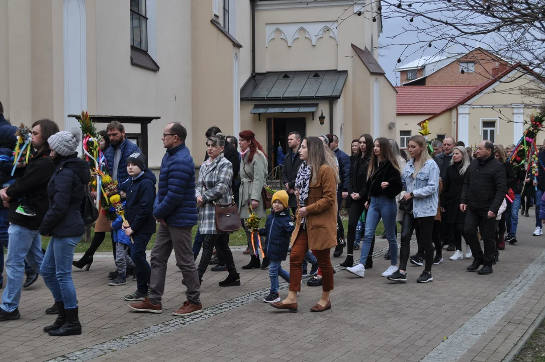 Parafianie w Przecławiu świętowali z pięknymi palmami własnego wykonania