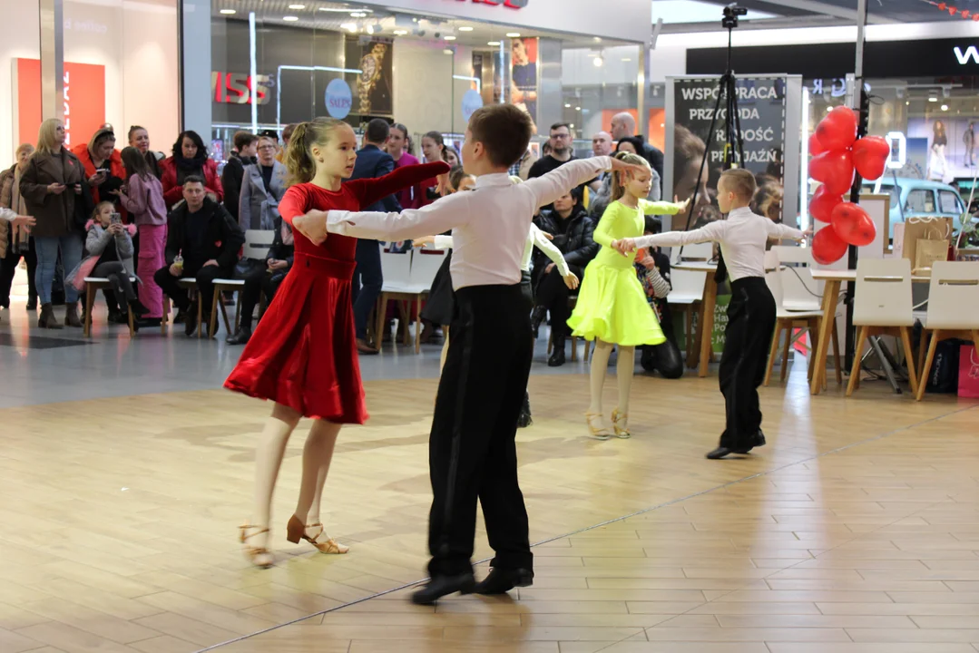 Występ tancerzy Centrum Tańca Gala podczas grania WOŚP