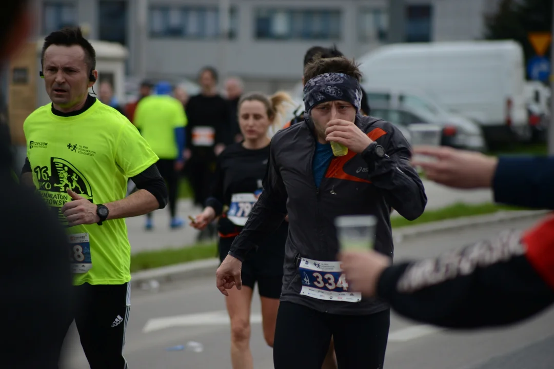 16. PKO Półmaraton Rzeszowski oraz 8. PKO Sztafeta Półmaratońska w Rzeszowie - dużo zdjęć z trasy i mety