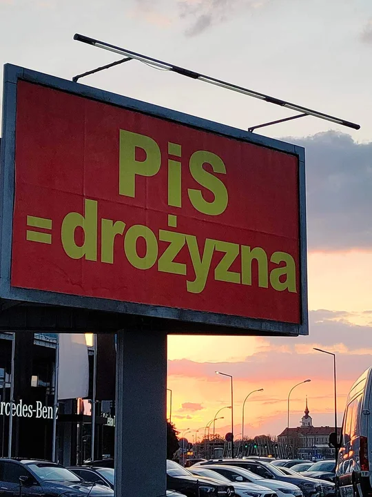 Banery "PIS=Drożyzna" pojawiły się na ulicach Rzeszowa