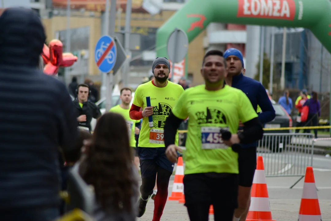 Mnóstwo biegaczy z całego regionu i nie tylko na 16. PKO Półmaratonie Rzeszowskim oraz 8. PKO Sztafecie Półmaratońskiej - zdjęcia część 2