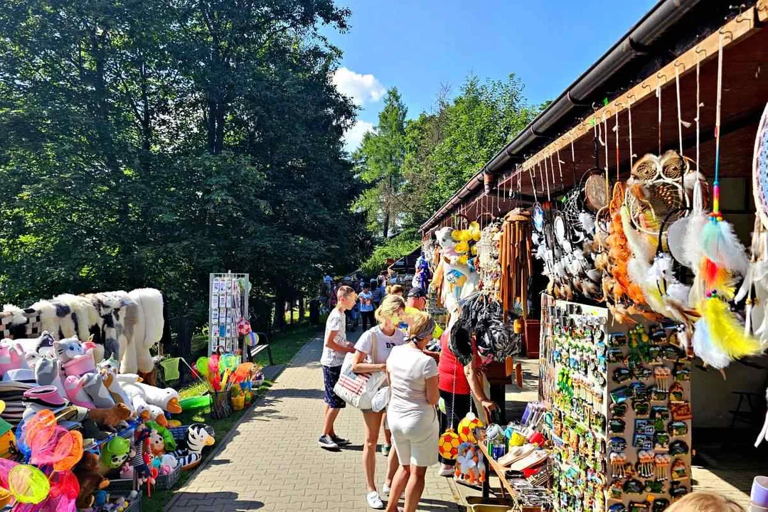 Na deptaku nad Jeziorem Solińskim