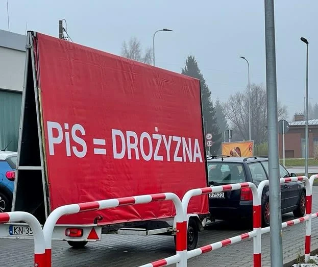 Rz24: Banery "PIS=Drożyzna" pojawiły się na ulicach Rzeszowa