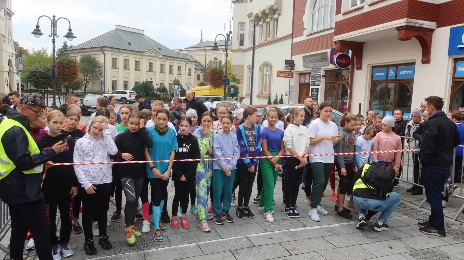 Biegi młodzieżowe 2022 w Rzeszowie. Mnóstwo uczestników [ZDJĘCIA, WIDEO]