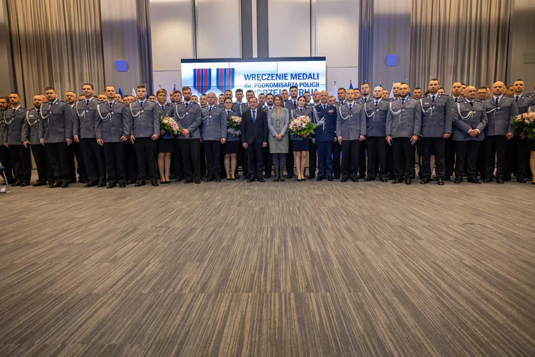 Wręczenie medali im. podkomisarza Policji Andrzeja Struja w Warszawie. Wśród odznaczonych policjanci z Kolbuszowej