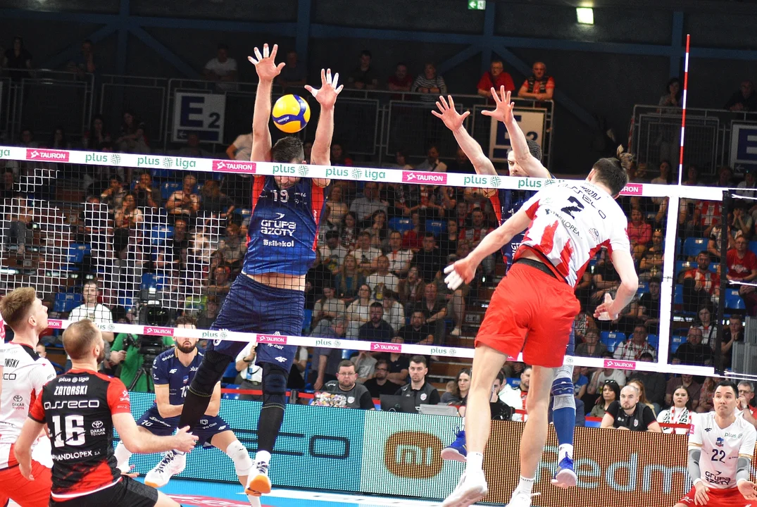 Drugi półfinałowy mecz siatkarskiej PlusLigi: Asseco Resovia Rzeszów - Grupa Azoty ZAKSA Kędzierzyn-Koźle (1:3)