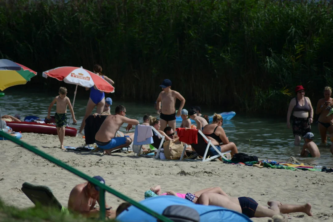 Tłumy nad Jeziorem Tarnobrzeskim - zobacz zdjęcia z sobotniego plażowania