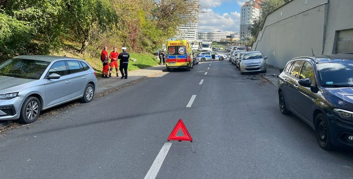 Chciała tylko zaparkować auto, a przy okazji uszkodziła cztery inne samochody