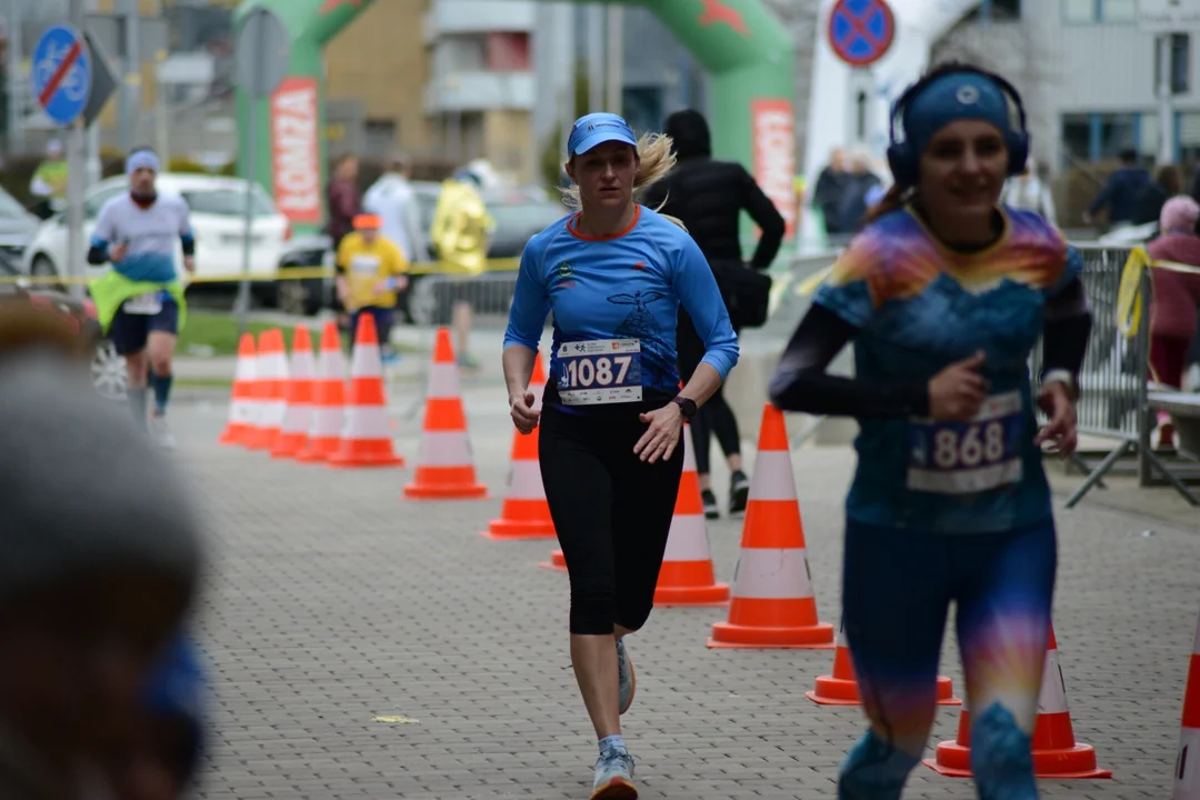 Mnóstwo biegaczy z całego regionu i nie tylko na 16. PKO Półmaratonie Rzeszowskim oraz 8. PKO Sztafecie Półmaratońskiej - zdjęcia część 2