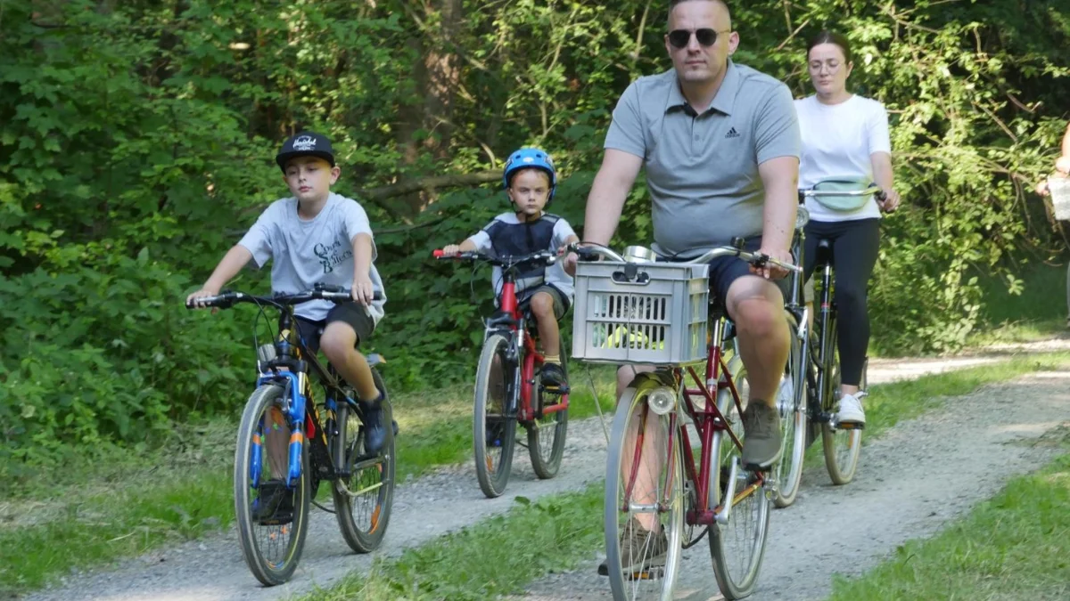 Dziesiątki rowerzystów na trasie rajdu w Partyni [ZDJĘCIA] - Zdjęcie główne