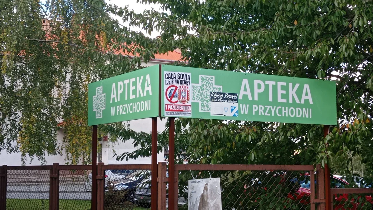 Kibice Stali i Resovii mobilizują się na derby. Mnóstwo plakatów i opraw na ulicach miasta [ZDJĘCIA]