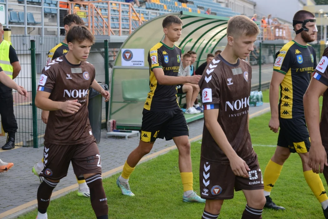 Trzecia liga, grupa 4: Siarka Tarnobrzeg - Garbarnia Kraków 0:0