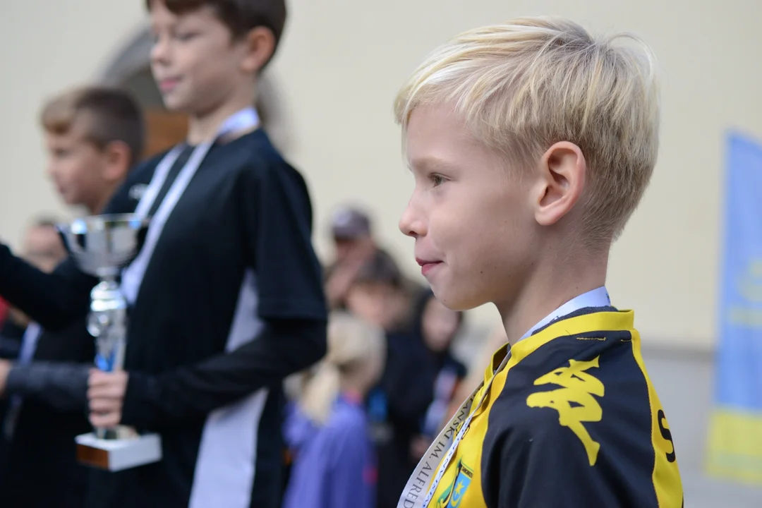 Szkoła Podstawowa numer 3 w Tarnobrzegu z medalami. Najliczniejsza ekipa podczas Biegów Młodzieżowych w trakcie Biegu Nadwiślańskiego
