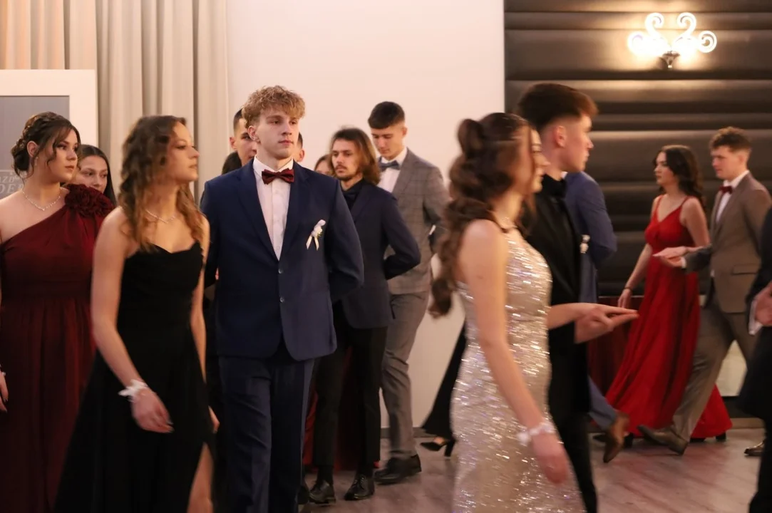 Maturzyści z Zespołu Szkół Agrotechniczno-Ekonomicznych w Weryni rozpoczęli studniówkę