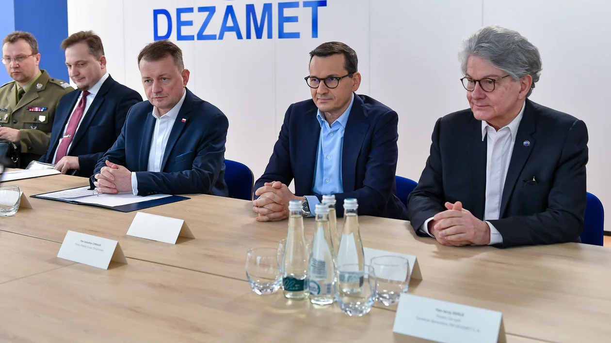 Premier Mateusz Morawiecki i komisarz Thierry Breton z wizytą w Dezamecie Nowa Dęba