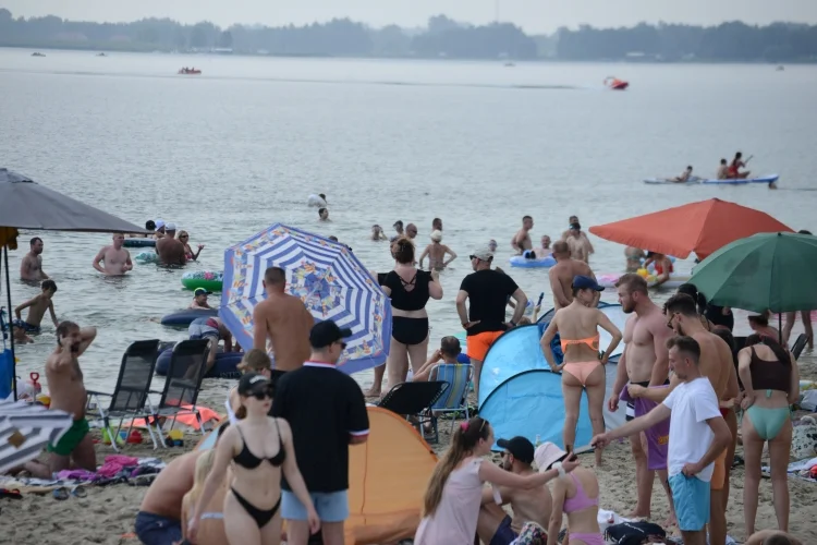 Jezioro Tarnobrzeskie w niedzielne południe