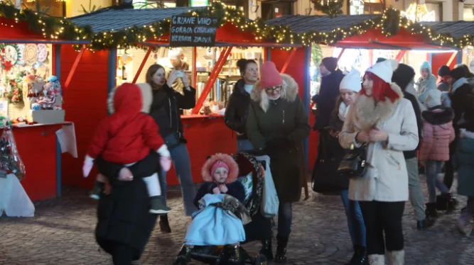 Świąteczne Miasteczko w Rzeszowie w sobotni wieczór [ZDJĘCIA, WIDEO]