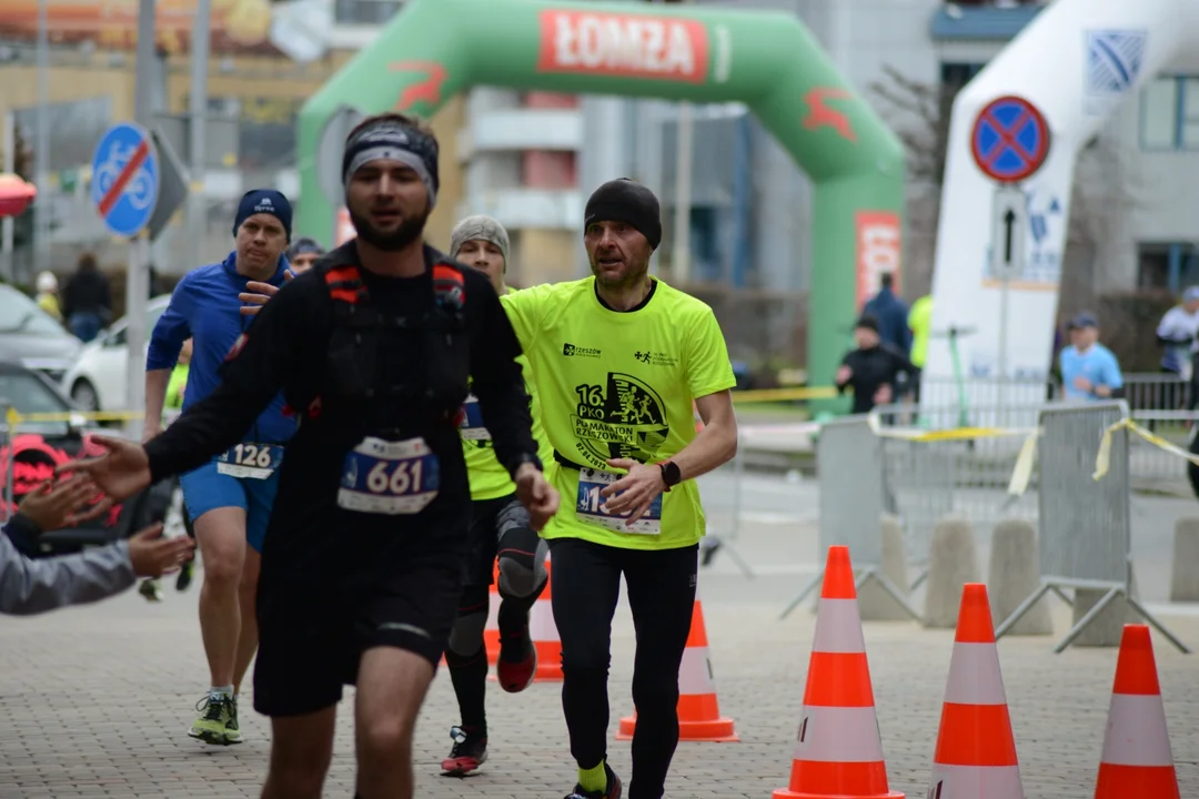 16. PKO Półmaraton Rzeszowski oraz 8. PKO Sztafeta Półmaratońska w Rzeszowie - dużo zdjęć z trasy i mety