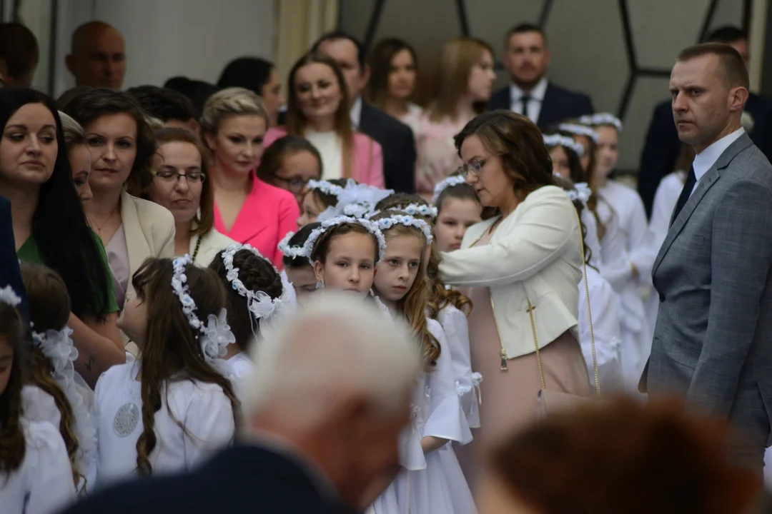 Pierwsza Komunia Święta dzieci ze Szkoły Podstawowej numer 10 w Tarnobrzegu. Parafia Matki Bożej Nieustającej Pomocy