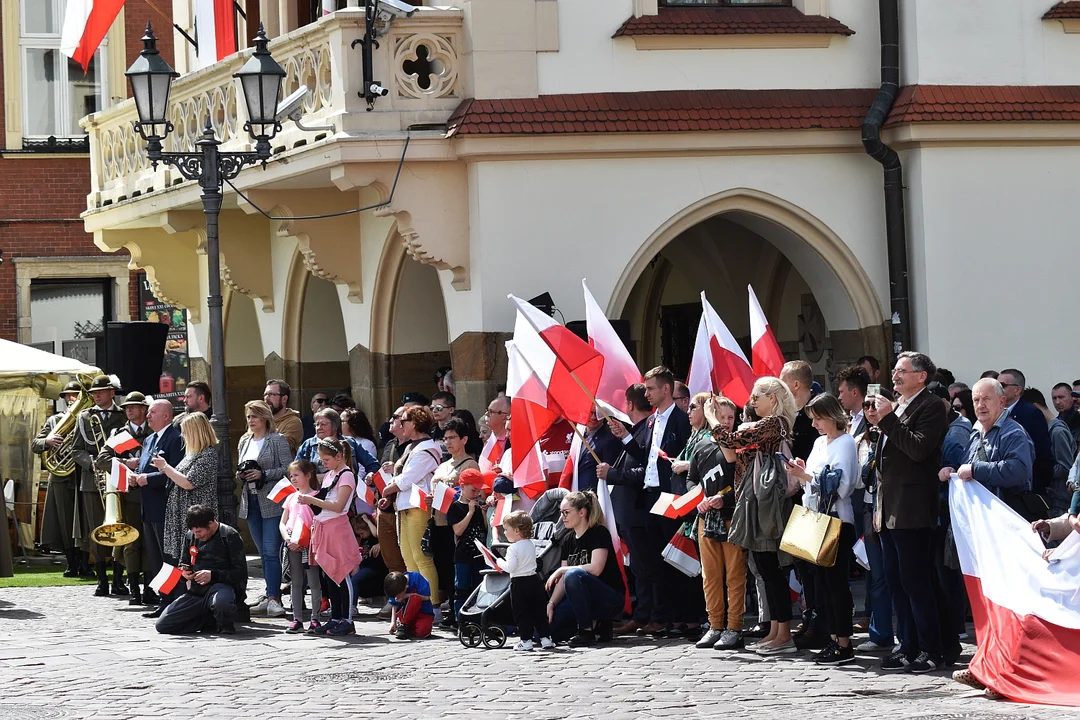 Obchody Dnia Flagi Rzeczypospolitej Polskiej na Rynku w Rzeszowie