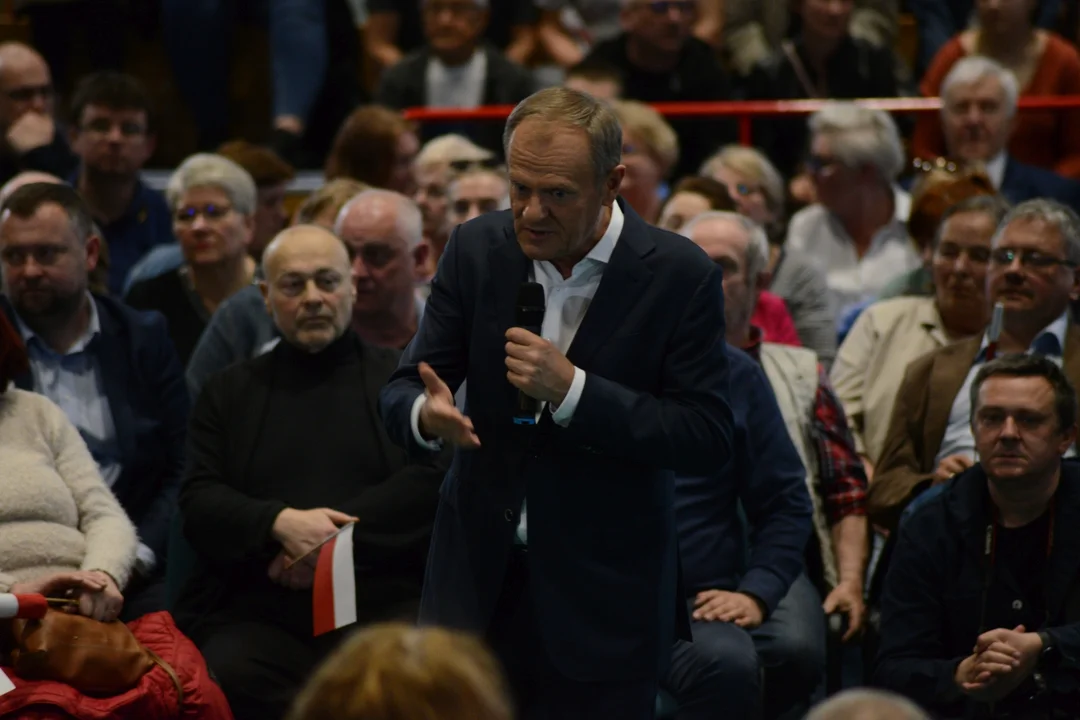 Donald Tusk w Tarnobrzegu. Tłumy mieszkańców na spotkaniu
