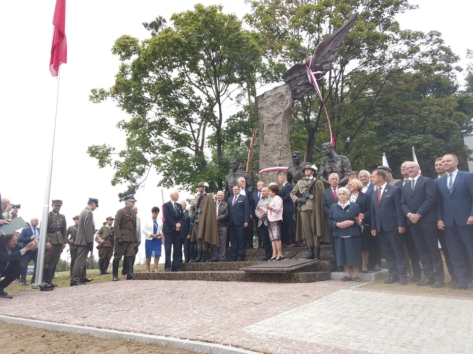 Pomnik żołnierzy niezłomnych w Mielcu - odsłonięty! [ZDJĘCIA, WIDEO] - Zdjęcie główne