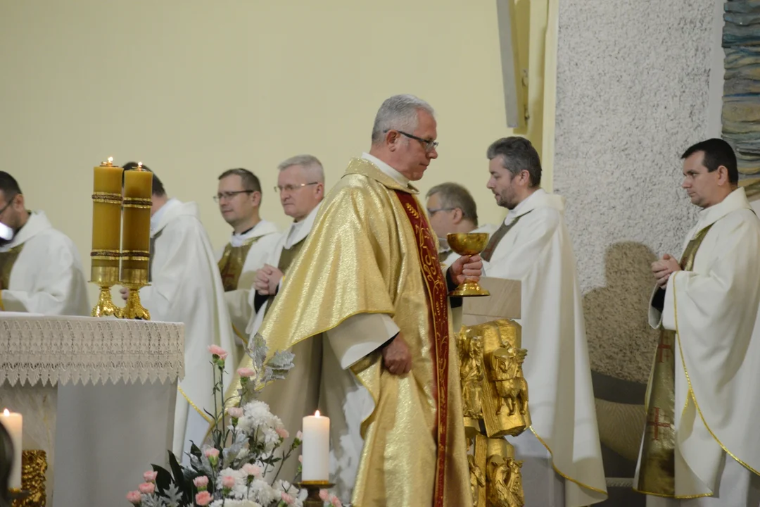 Relikwie bł. Carlo Acutisa, jednego z patronów Światowych Dni Młodzieży, w Parafii Św. Barbary w Tarnobrzegu