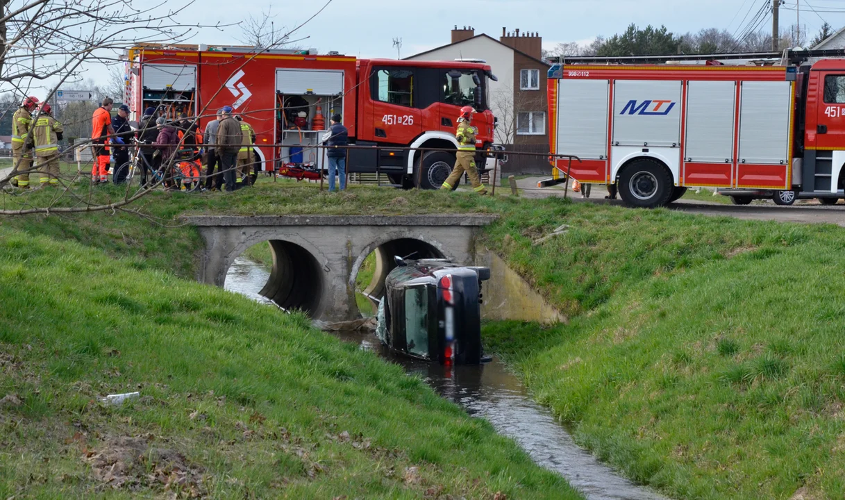 Auto w rzece w Kolbuszowej Górnej