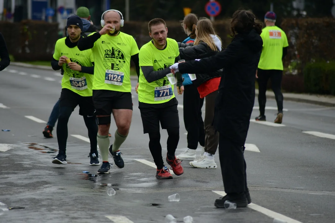 16. PKO Półmaraton Rzeszowski oraz 8. PKO Sztafeta Półmaratońska w Rzeszowie - dużo zdjęć z trasy i mety