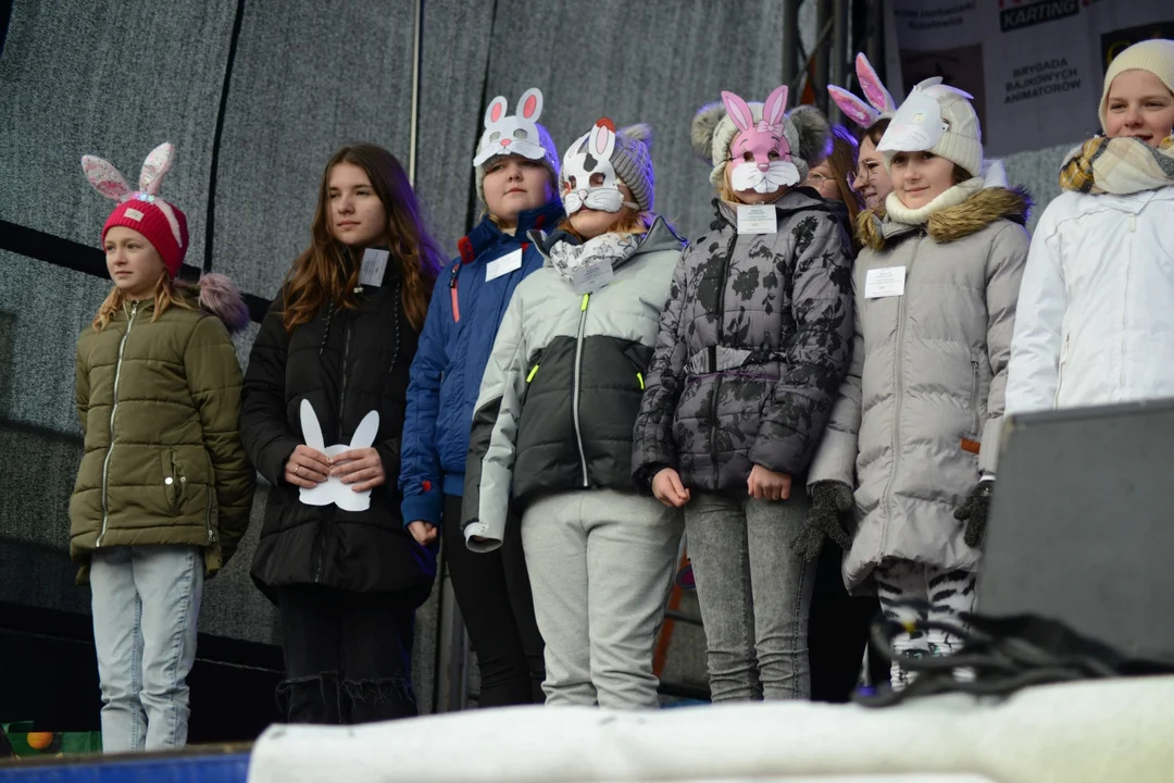 Rekord Polski dla Bartoszka Jędrasika chorego na SMA. W Tarnobrzegu zgromadziło się ponad 500 osób przebranych za króliki