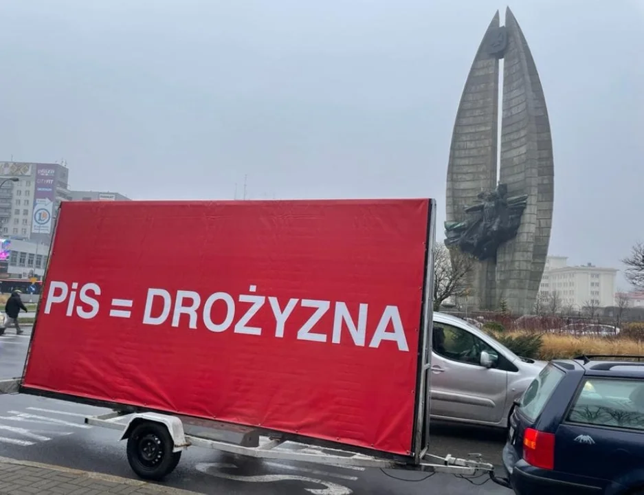 Banery "PIS=Drożyzna" pojawiły się na ulicach Rzeszowa