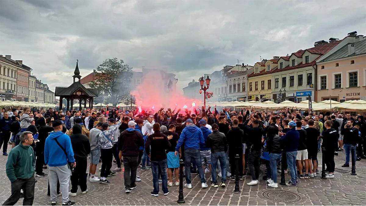 Rok temu. Wielka feta Stali Rzeszów na rynku [ZDJĘCIA, WIDEO] - Zdjęcie główne