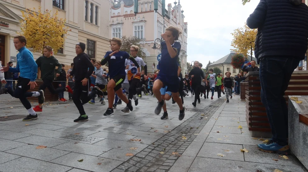 Biegi młodzieżowe 2022 w Rzeszowie. Mnóstwo uczestników [ZDJĘCIA, WIDEO]