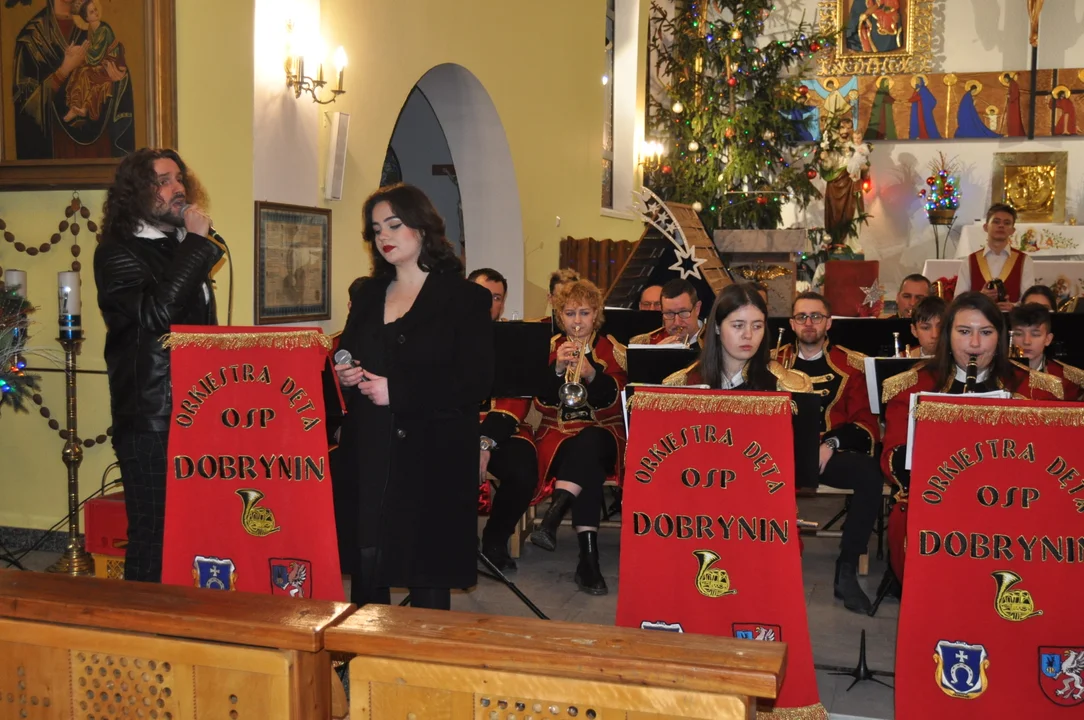 Koncert kolęd Orkiestry Dętej Dobrynin w kościele w Dobryninie